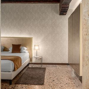 Two-Bedroom Separate Building Apartment